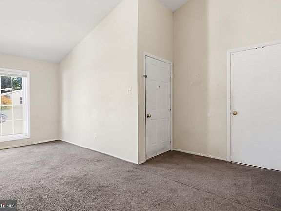 5th image of 147 Commonwealth Dr