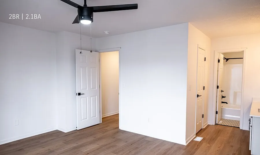 2 bed, 1000 sqft, $1,650 — Photo 3