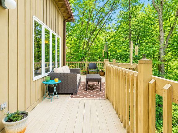 3rd image of 111 Oak Turnagain Ct