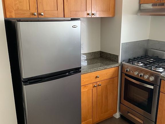 5th image of 1515 Leavenworth St APT 2