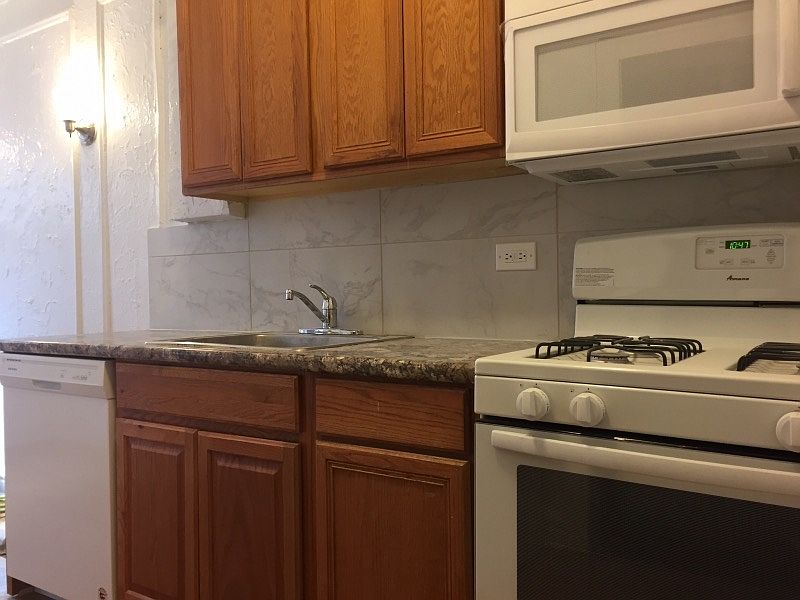 2nd image of 6822 N Ashland Blvd APT 2E