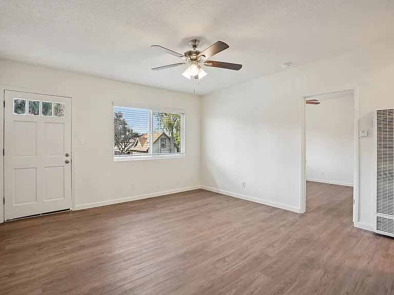 2249 W 24th St — Photo 13