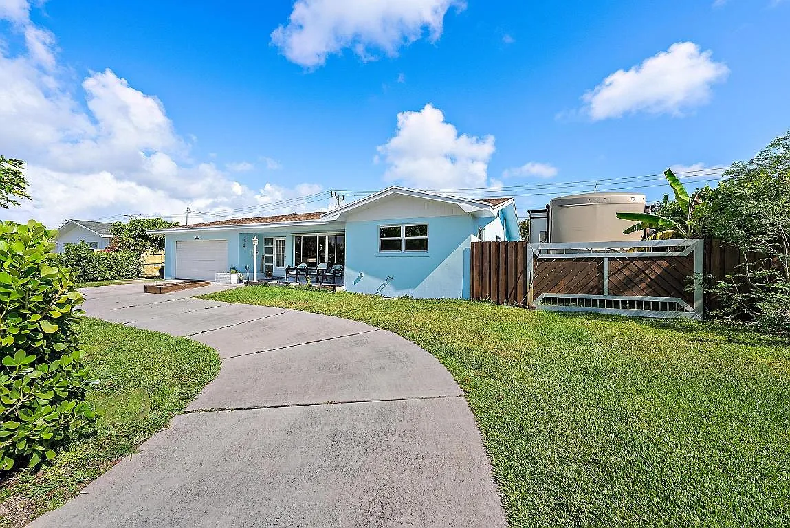 3 bed, 2.0 bath, 1908 sqft, $10,000 — Photo 2