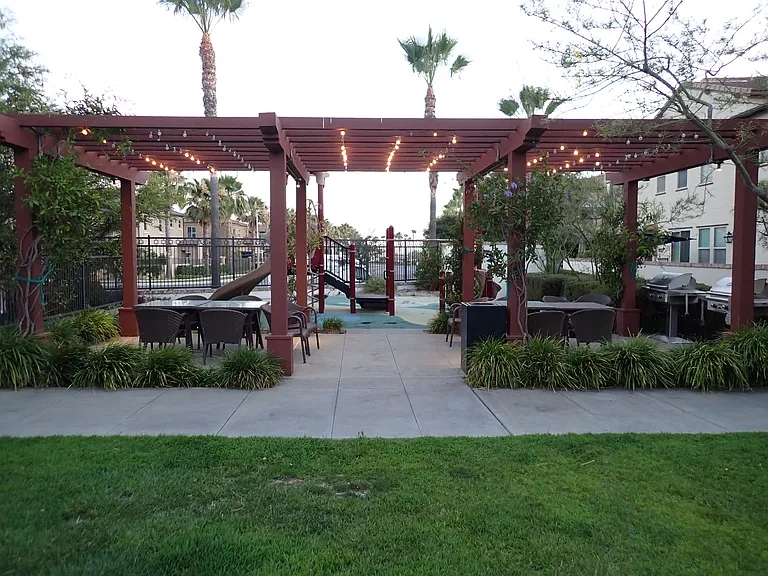 1112 El Paseo — Photo 17