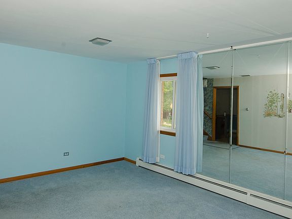 5th image of 3222 N Oketo Ave