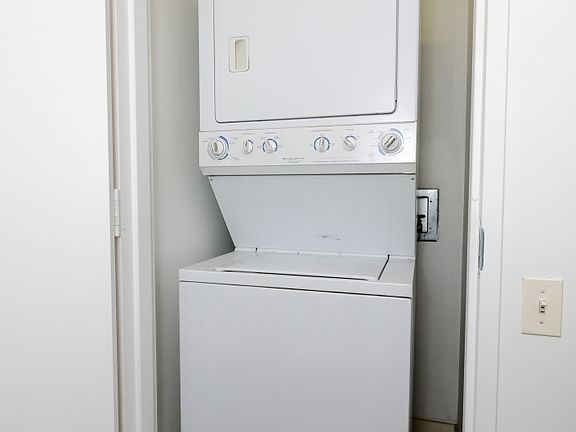 Stackable washer/dryer