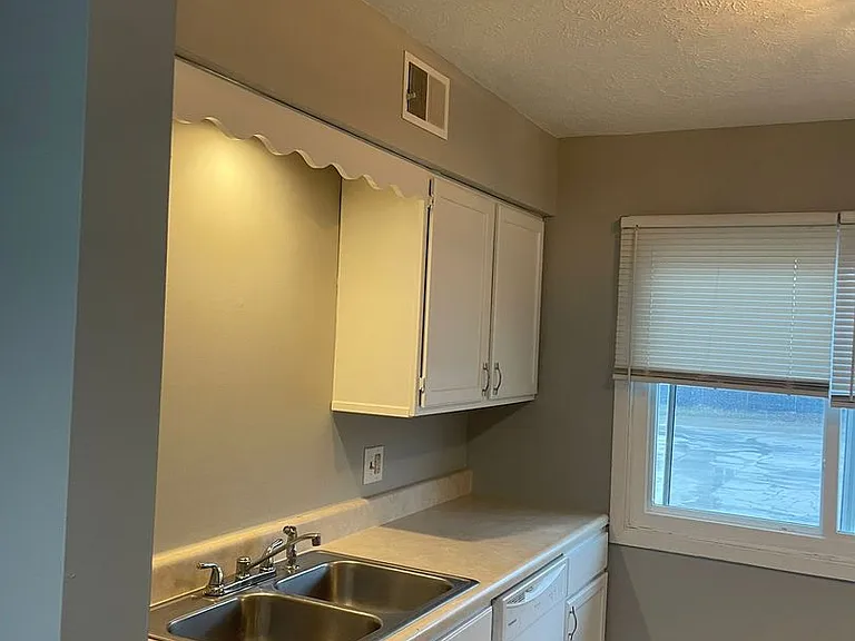 1901 Tracy Dr North — Photo 4