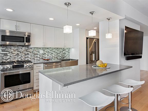 3rd image of 10 E End Ave APT 12E