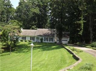 1548 Hampton Rd, Charleston, WV 25314