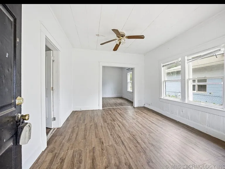 908 N Collins Ave — Photo 5