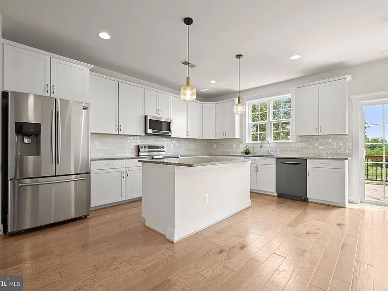 212 Upper Brook Ter — Photo 12