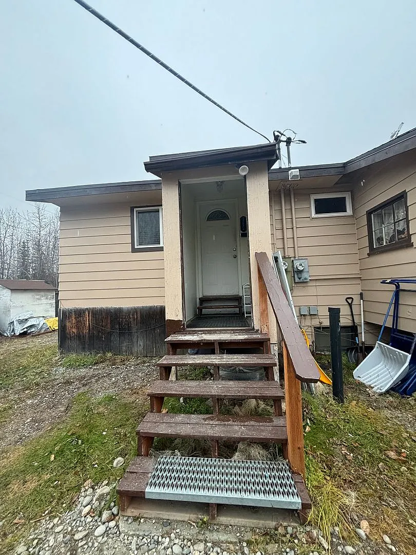 All utilities included 1 bedroom furnished unit / Located in North Pole AK / No pets — Photo 1