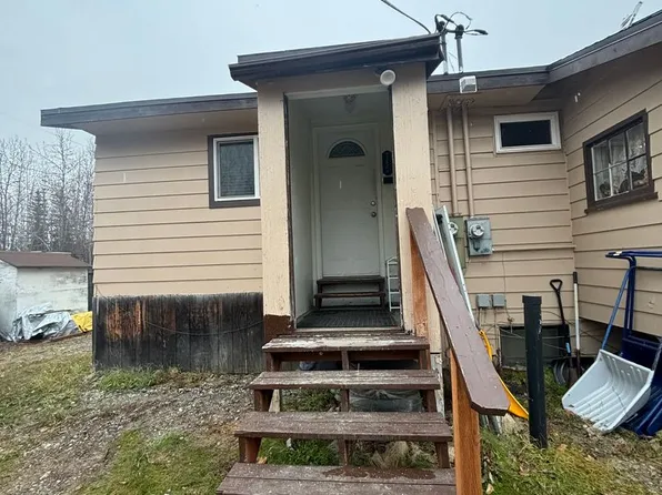 2443 Loomis Dr, North Pole, AK 99705