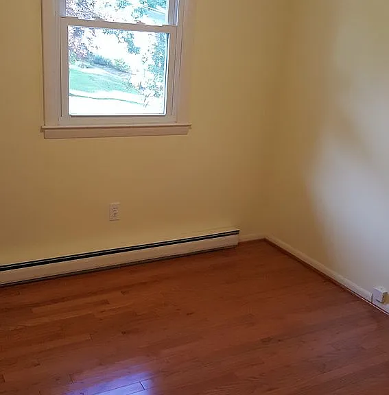 821 Valley Dr — Photo 2