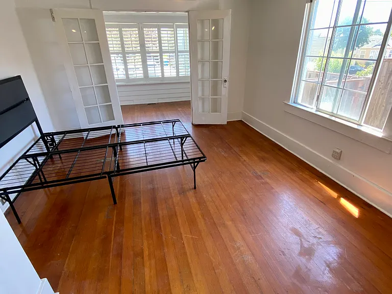 433 Mastick Ave — Photo 11