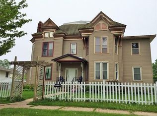 416 W 5th St, Vinton, IA 52349