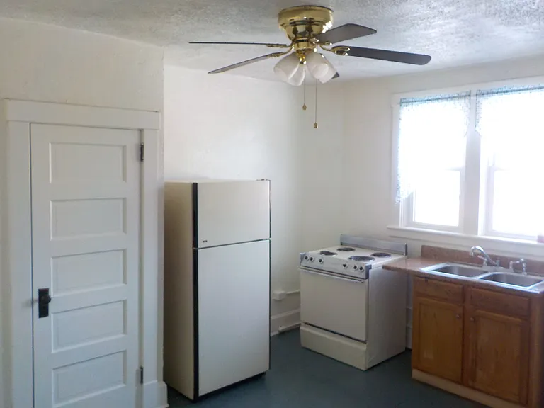 700 Maple Ave #5 — Photo 9