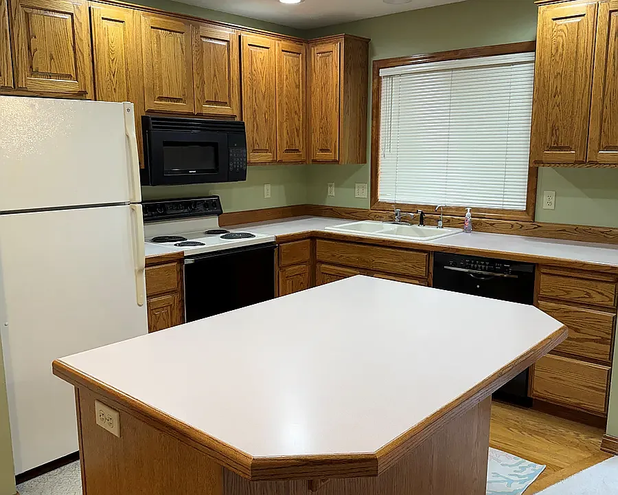 4876 Lakes Edge Pl