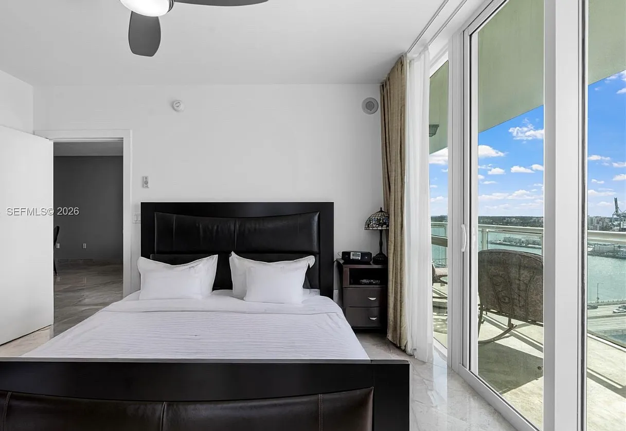 2 bed, 1210 sqft, $7,950 — Photo 3