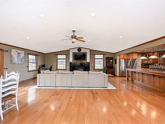 2nd image of 9535 Daniels Rd