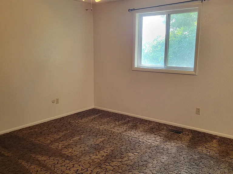 2425 Wildflower Dr — Photo 17
