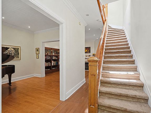 4th image of 254 Olivier Ave
