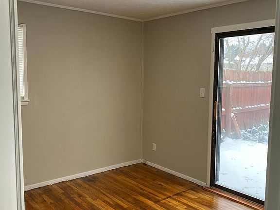 4th image of 5313 Woodbine Ave