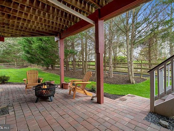 4th image of 43335 Earls Ct