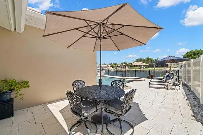 outdoor eating area