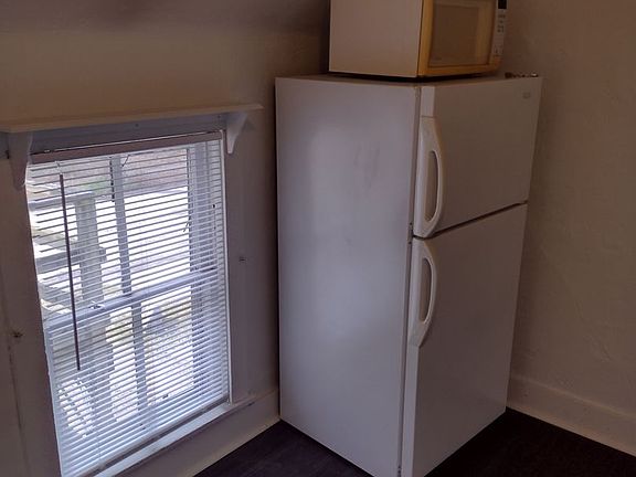 2nd image of 710 S Race St #1/2