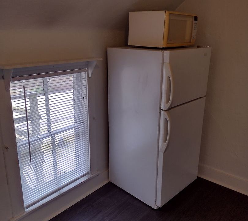 1st image of 710 S Race St #1/2