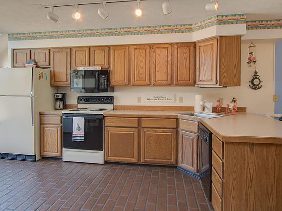 4th image of 50 N Shore Dr APT 9