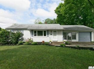 26 Fuoco Rd, Bellport, NY 11713