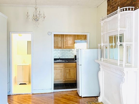 2nd image of 124 New York Ave #5