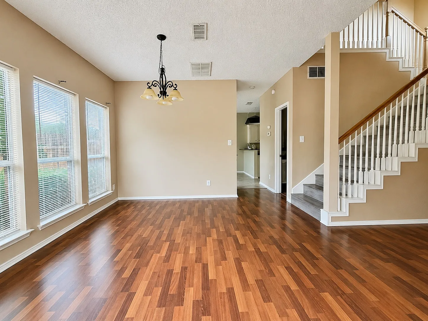 7900 Squire Ln — Photo 2