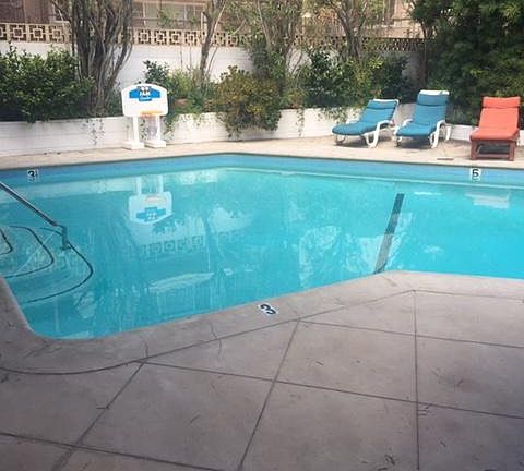 5th image of 1520 N Hayworth Ave APT 12