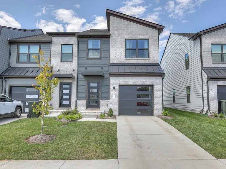 2013 Walnut Ln — Photo 2