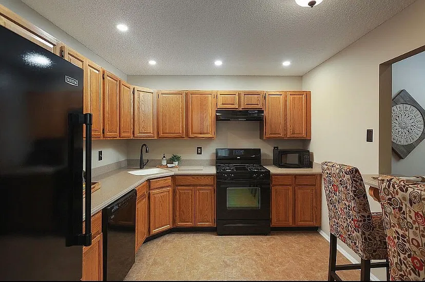 86 Edward Dr — Photo 3