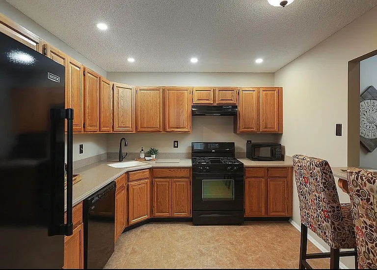 86 Edward Dr — Photo 3