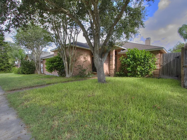 4510 Silver Hollow Dr — Photo 12