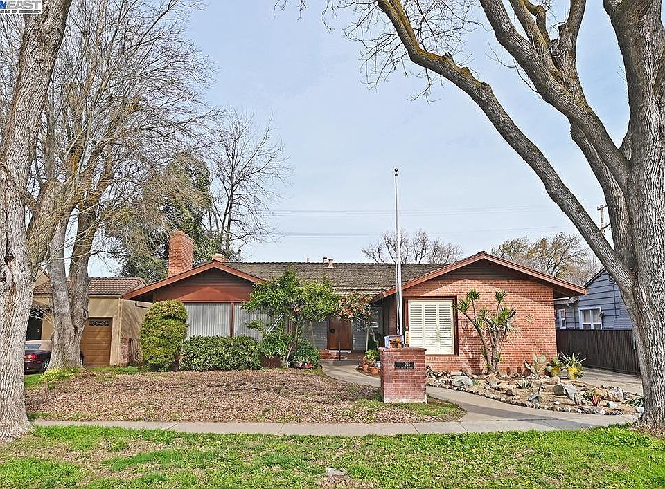 1st image of 225 E Eaton Ave