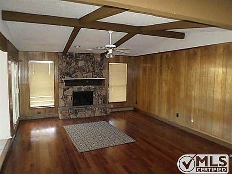 5th image of 2410 Woodside Dr