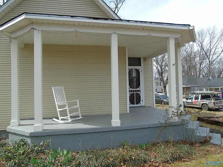711 Cross St NW — Photo 2