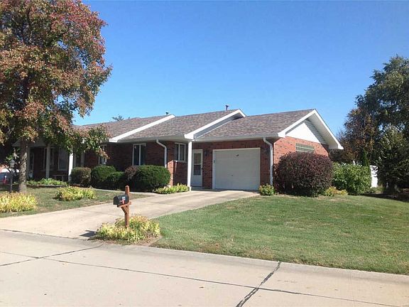 4th image of 44 Old Orchard Ln