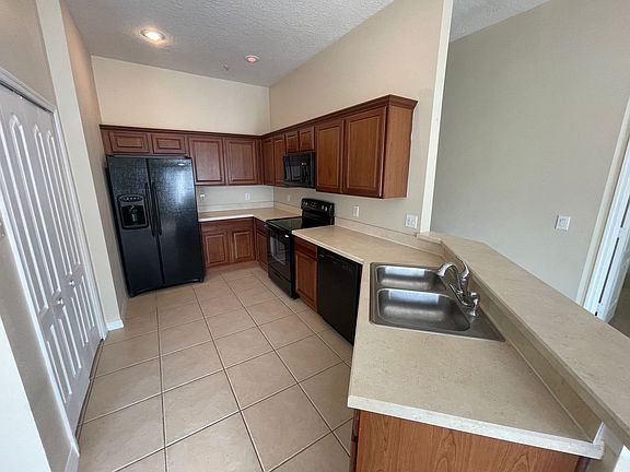 2nd image of 1811 San Jacinto Cir