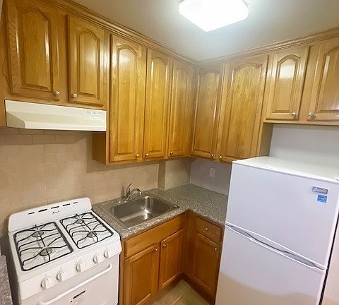4th image of 49 Gelston Ave #44
