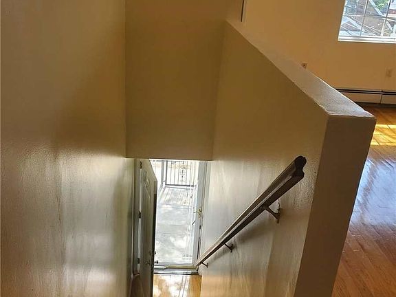 5th image of 118-31 199th St