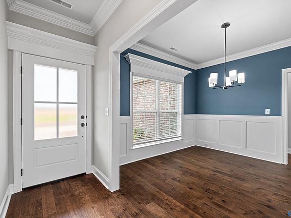 4th image of 143 Pat Cain Dr