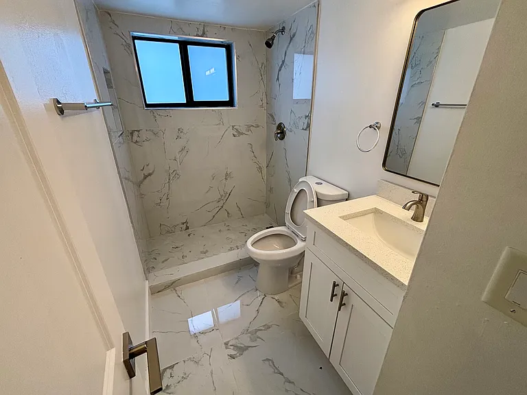 707 SE 8th Ter #1 — Photo 11