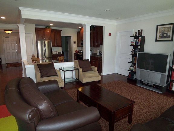 5th image of 77 Maple Ave